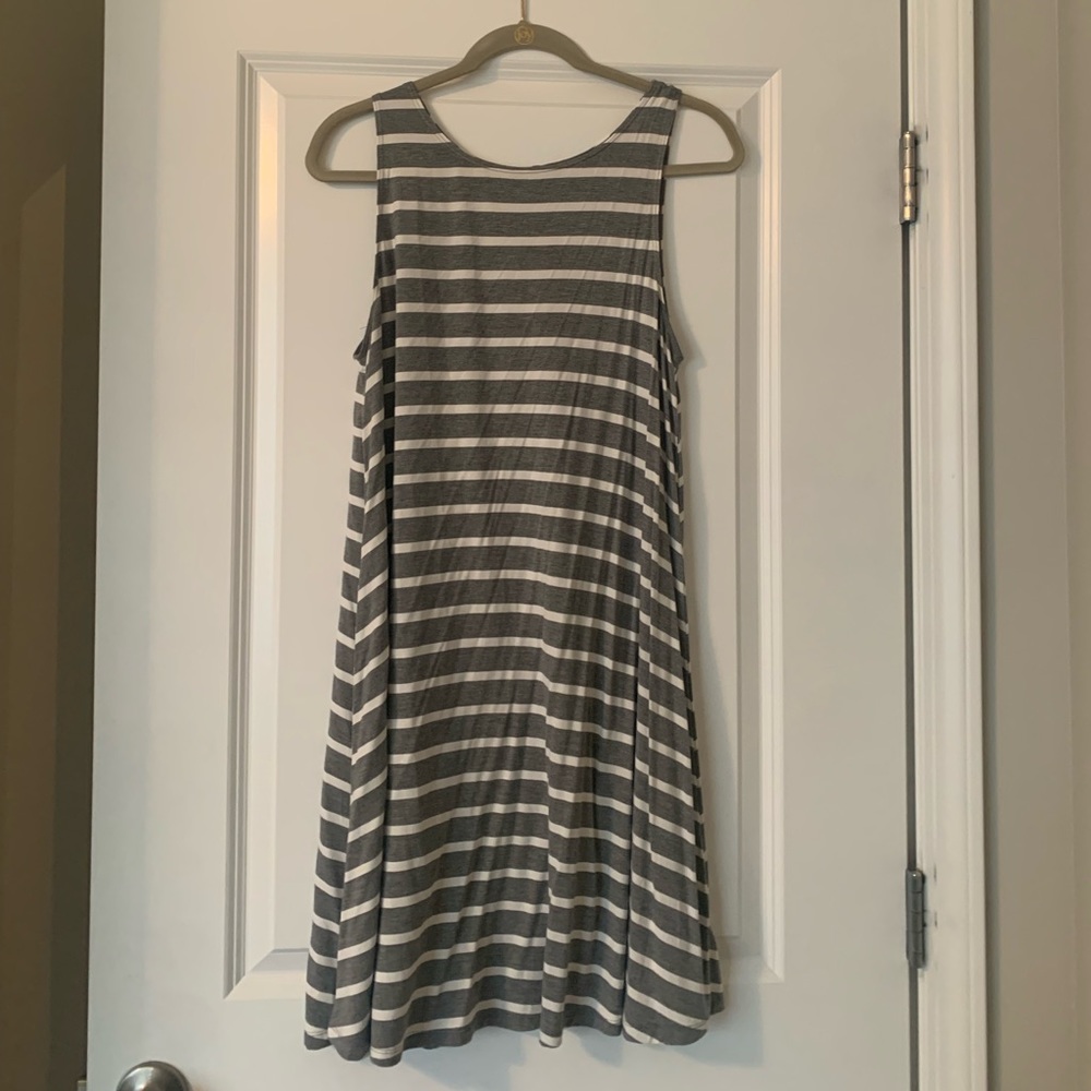 2/$20 or 3/$25 Sleeveless Midi Striped Dress Sz L - Picture 1 of 7